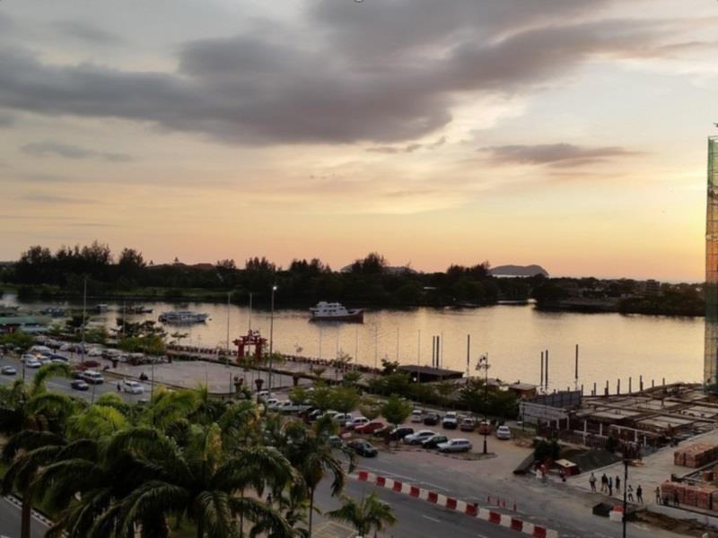 Kk Waterfront Suites At Marina Court Kota Kinabalu Exterior photo
