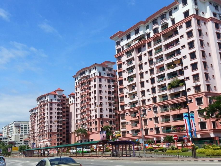 Kk Waterfront Suites At Marina Court Kota Kinabalu Exterior photo